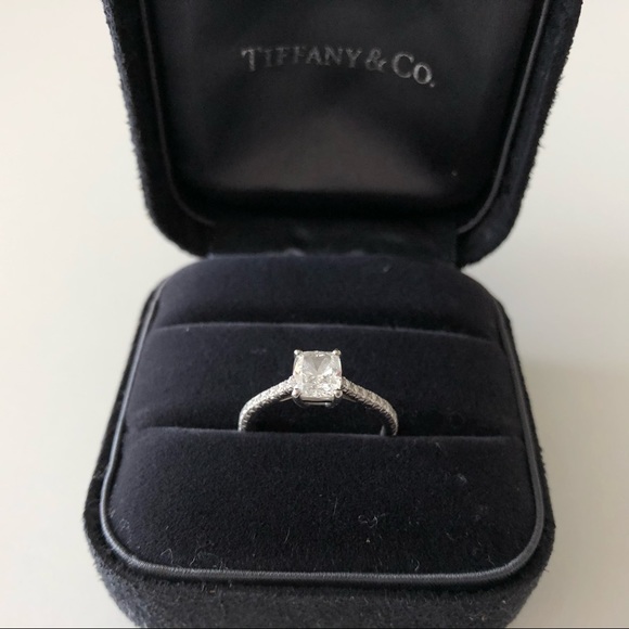 Tiffany Novo Engagement Ring 1.09 Carats - Picture 4 of 8